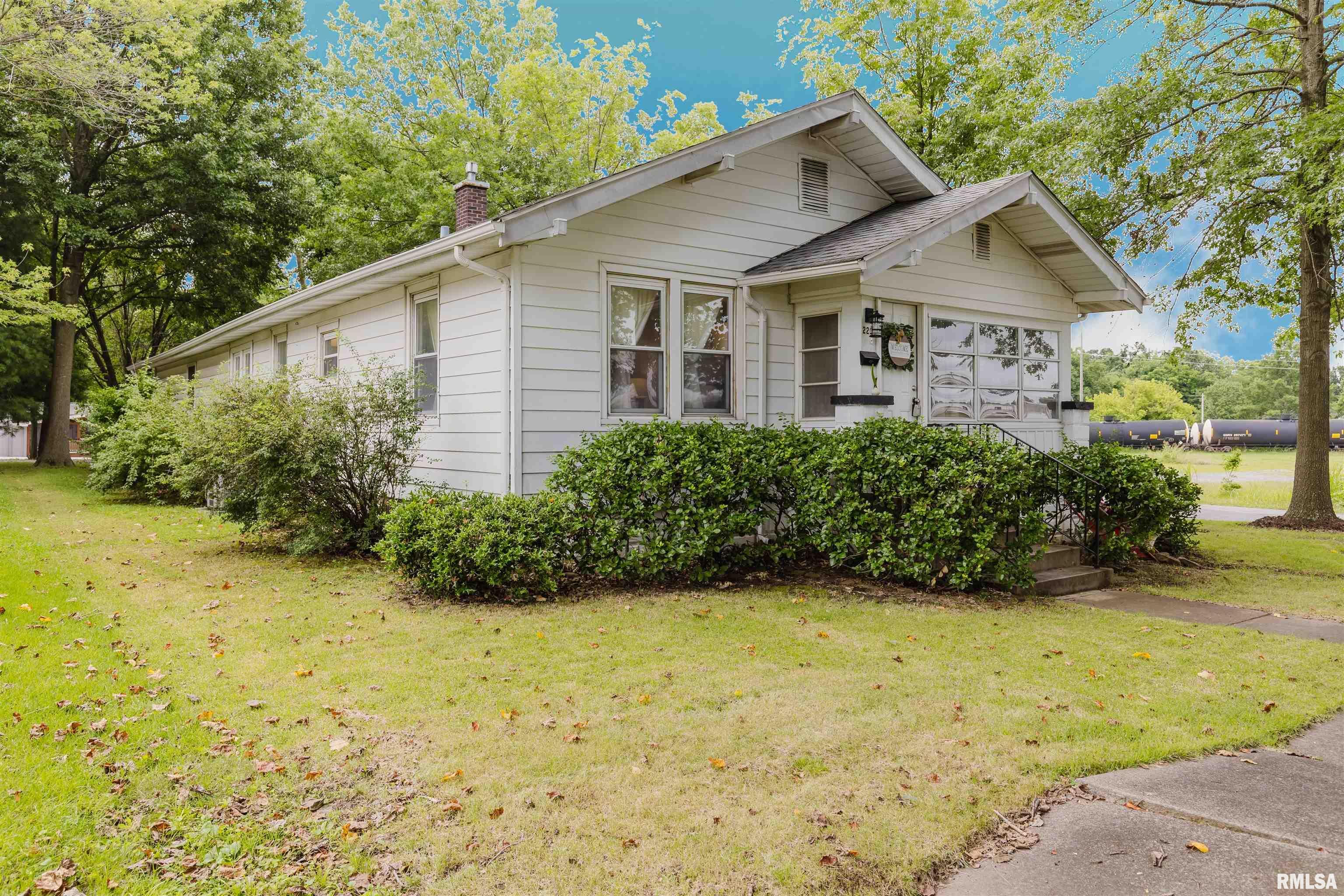 220 S 8th Street  Herrin IL 62948 photo