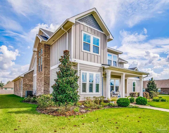 Property Photo:  2420 Meeting St  FL 32533