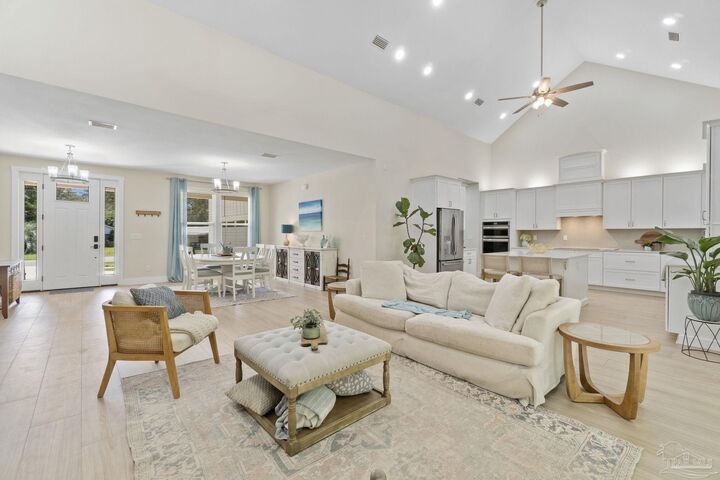 Property Photo: 302 Camelia St FL 32561