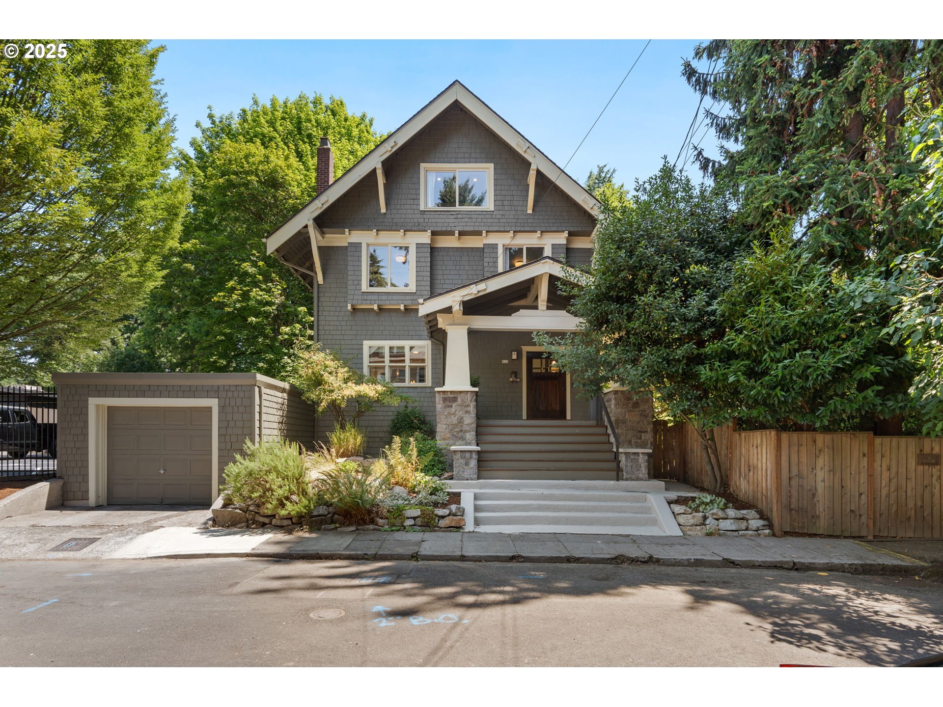 Property Photo: 928 SE 18th Ave OR 97214