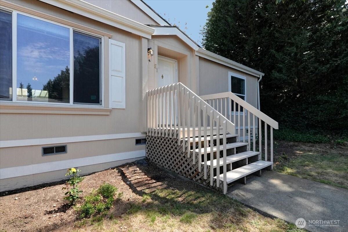 Property Photo: 31600 126 Avenue SE E1 WA 98092