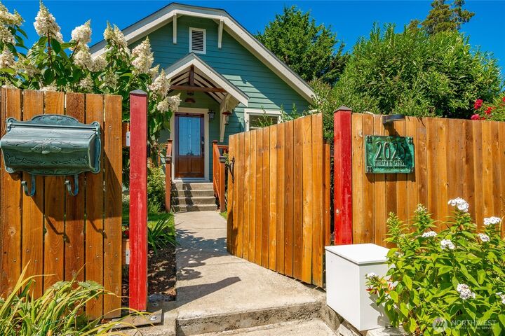 Property Photo:  2625  Kulshan Street  WA 98225 