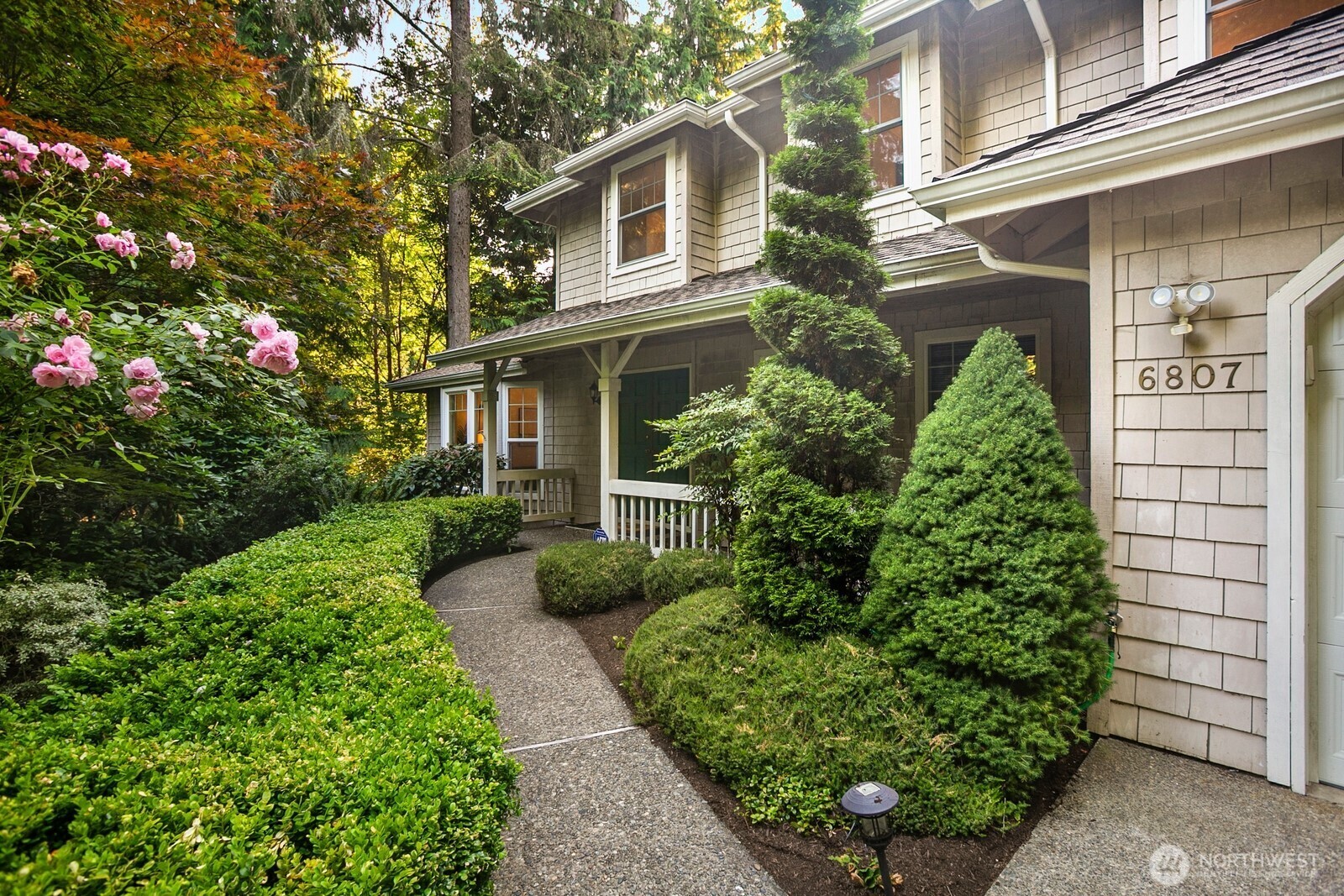 Property Photo: 6807 205th Avenue NE WA 98053