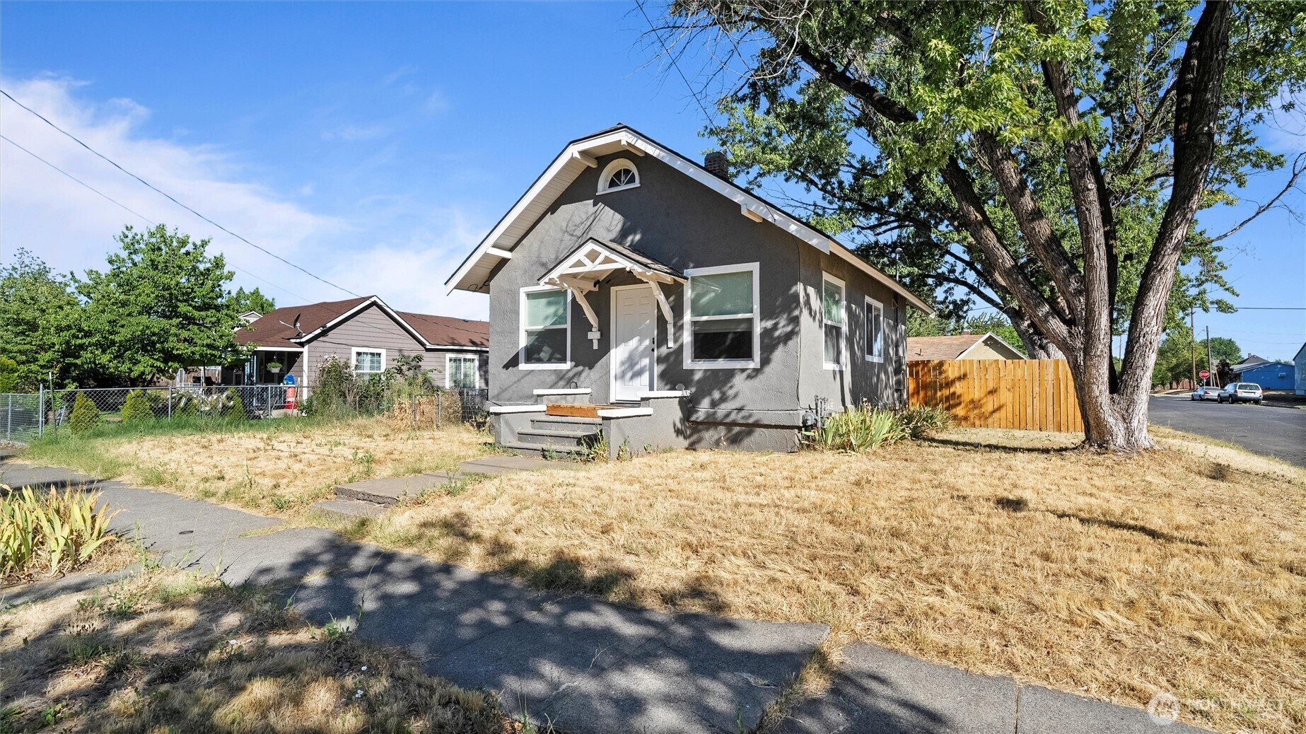 Property Photo: 902 Emma Street WA 99362