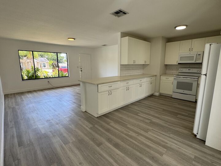 Property Photo: 2235 18th Avenue SW FL 32962