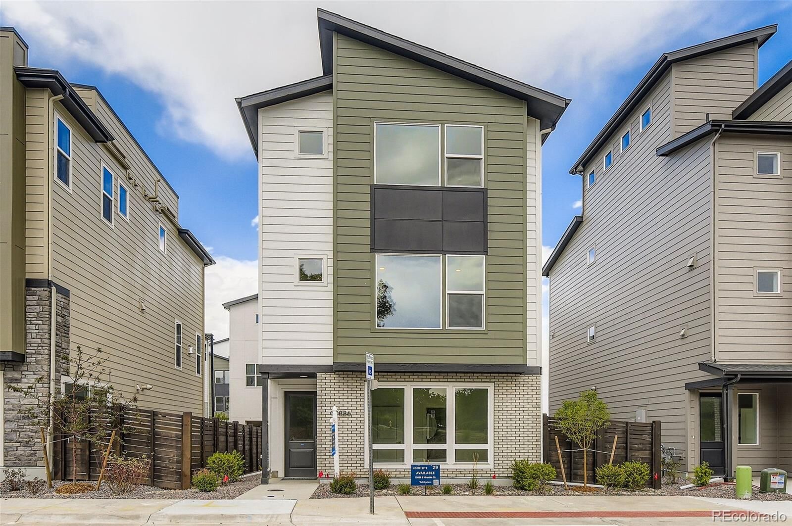 Property Photo: 10886 E Hinsdale Circle CO 80112