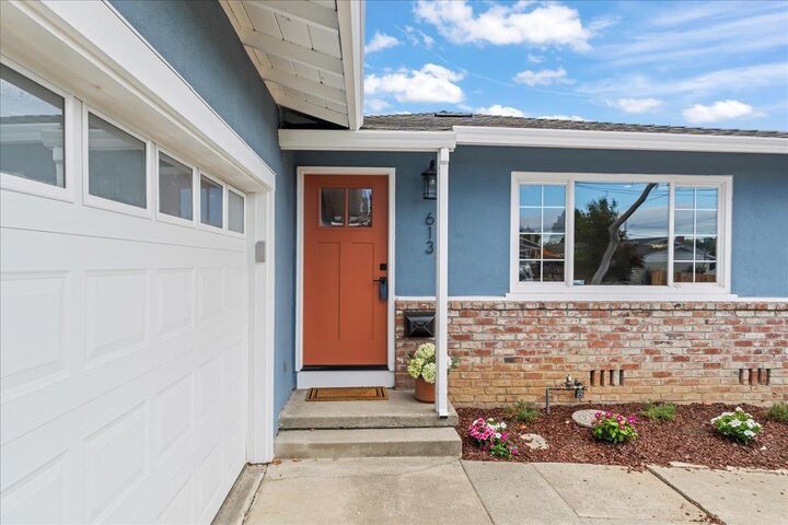 Property Photo: 613 Evangeline Way CA 94544