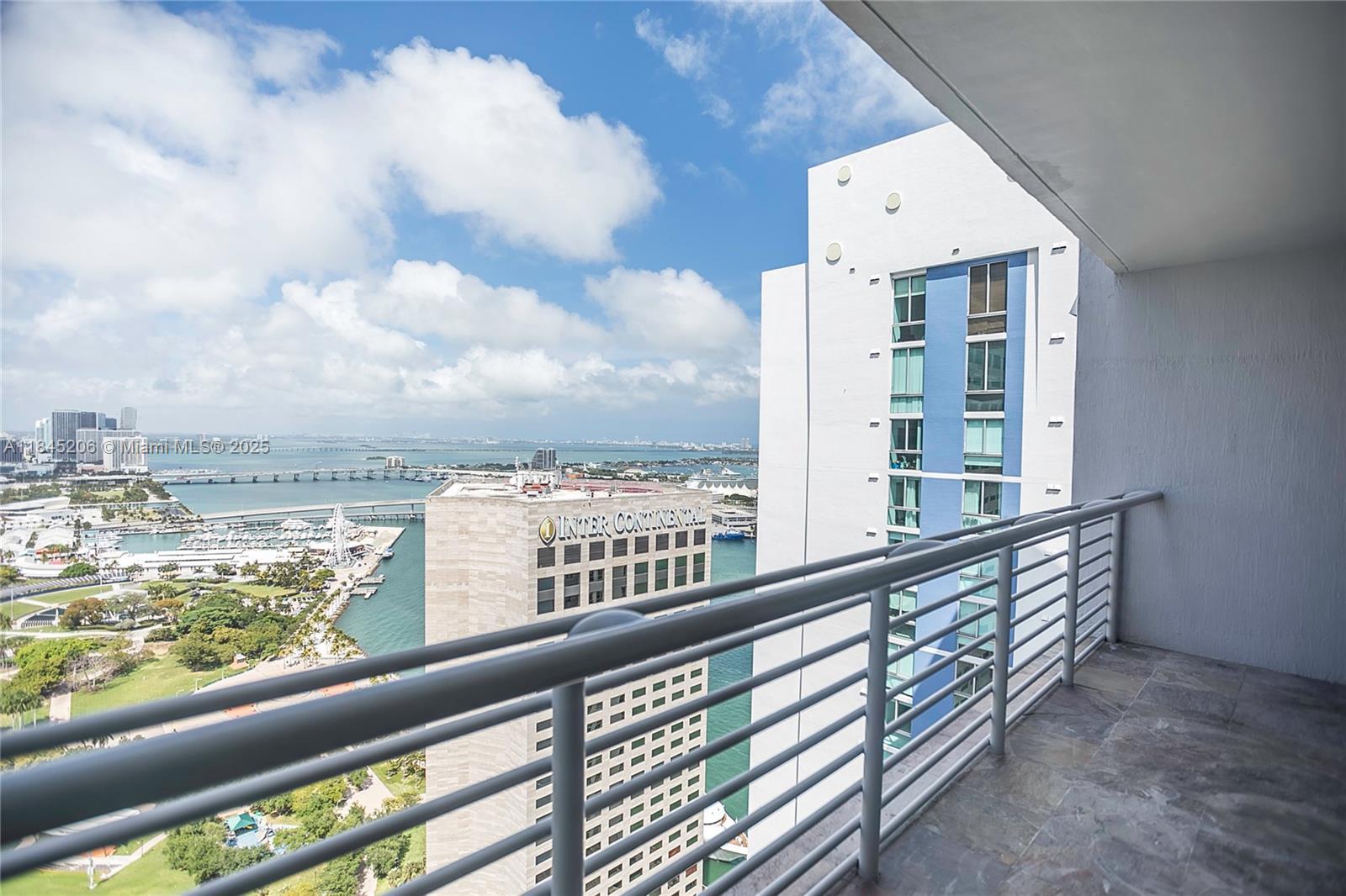 Property Photo: 325 S Biscayne Blvd 4224 FL 33131