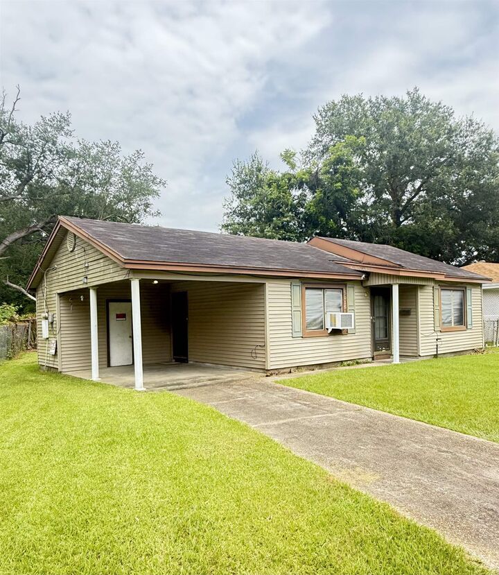 Property Photo: 5015 Park St TX 77705