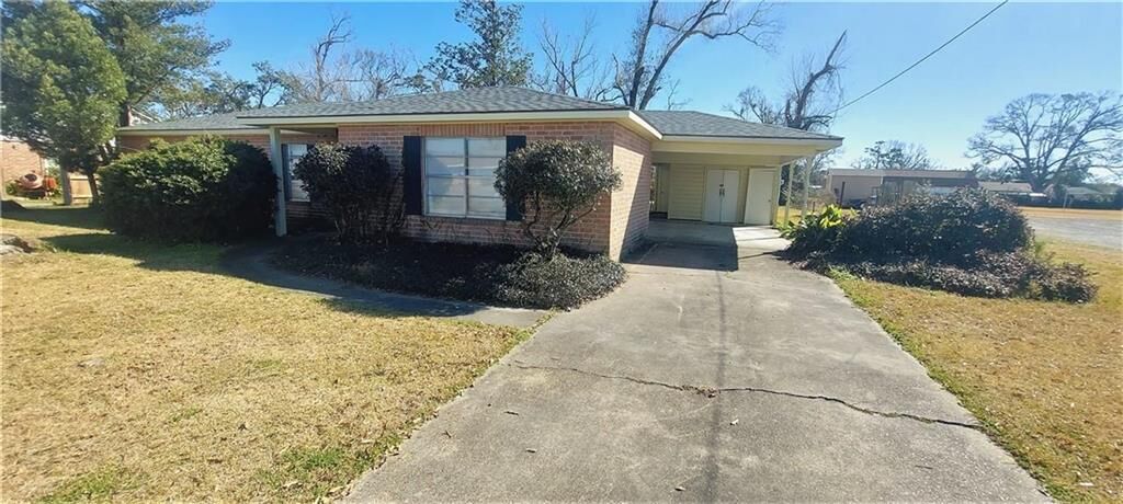 Property Photo:  307 W Sale Road W  LA 70605 
