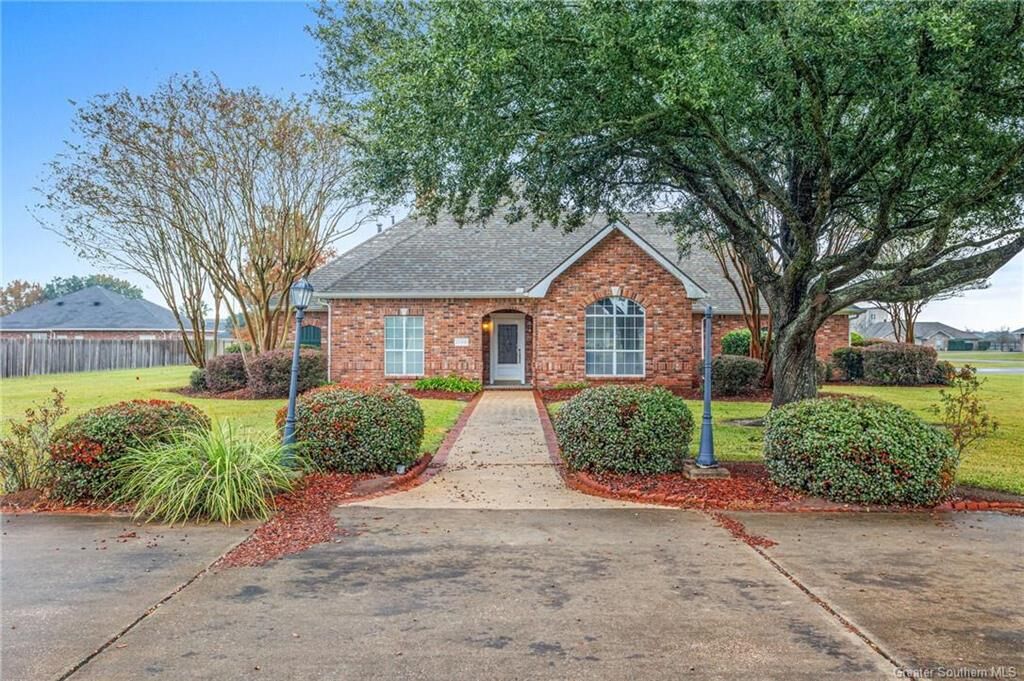 Property Photo: 1706 Swan Drive LA 70605