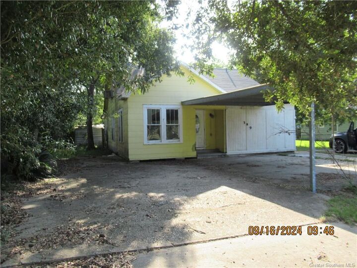 Property Photo: 309 S Thomson Avenue S LA 70647