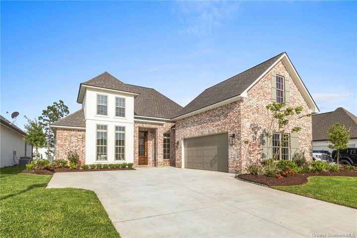 Property Photo: 5818 Weeping Willow Drive LA 70605