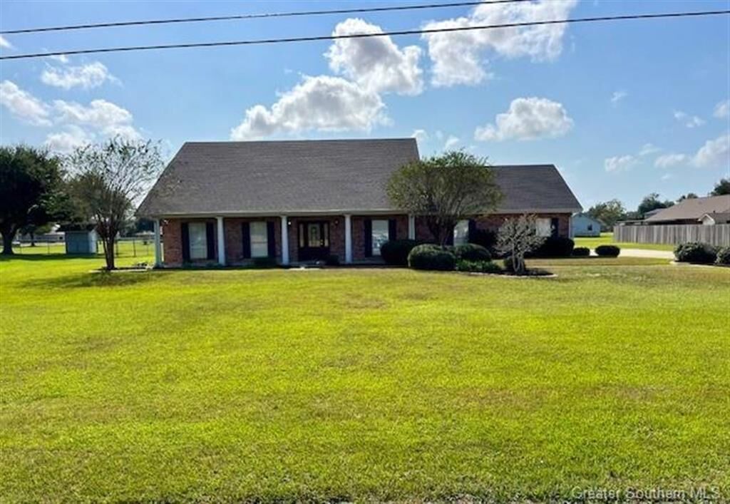 Property Photo:  1011 Lake Ridge Lane  LA 70605 