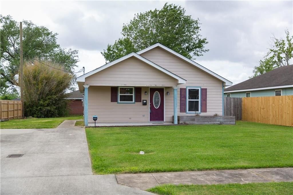 Property Photo: 1518 Moss Street LA 70601