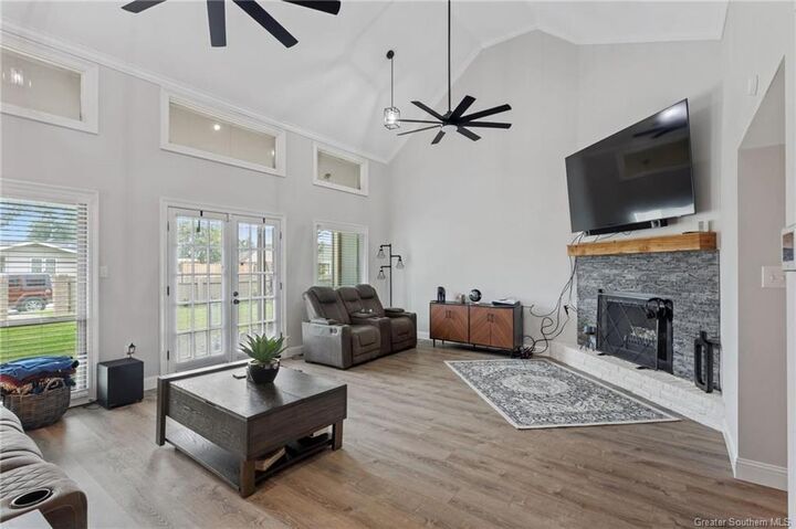 Property Photo:  725 Blackman Street  LA 70605