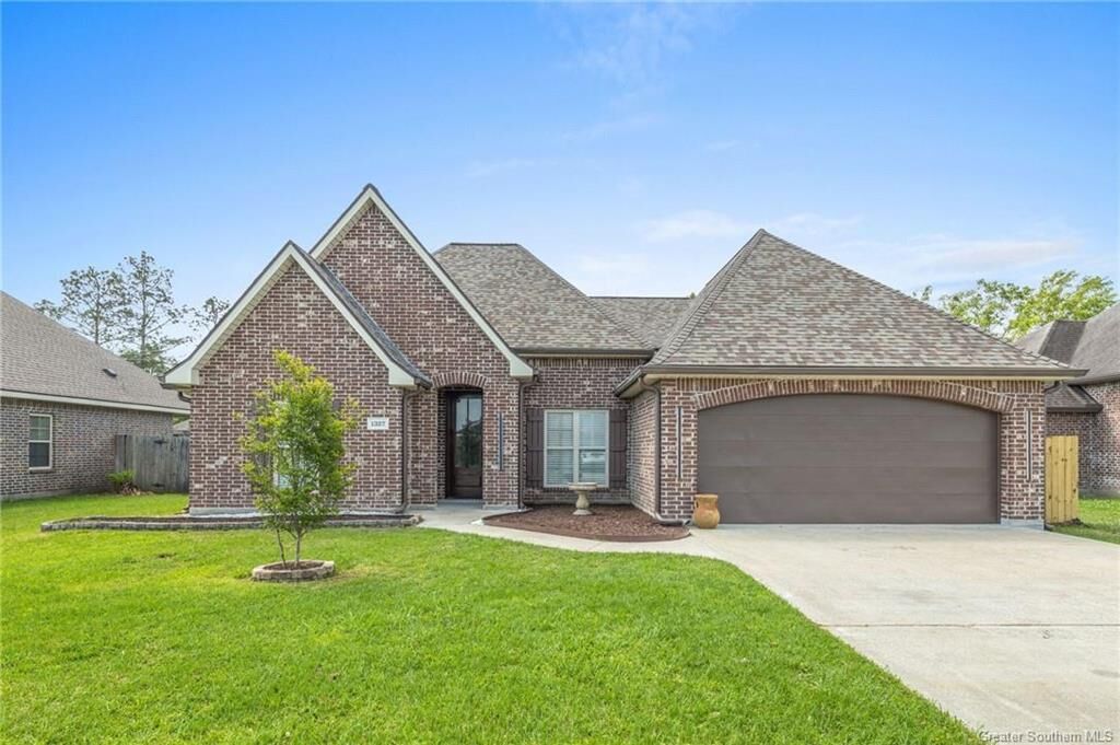 Property Photo:  1327 W Eagle'S Nest Drive W  LA 70611 