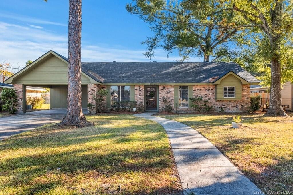 Property Photo: 804 Cherrydale Street LA 70607