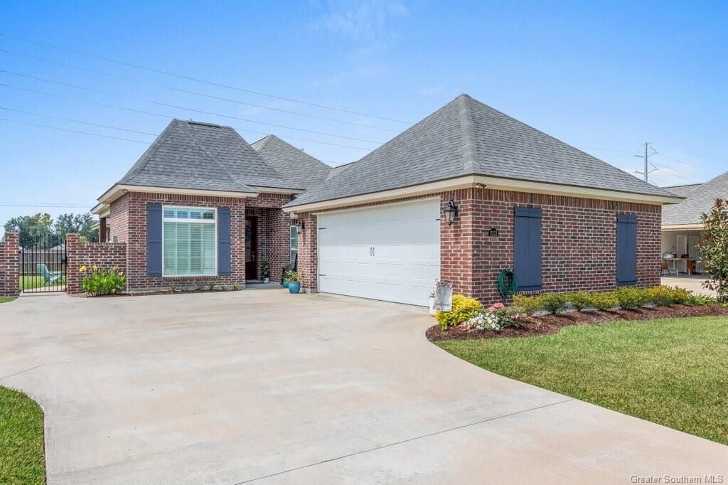 Property Photo:  2513 South View Drive  LA 70605 