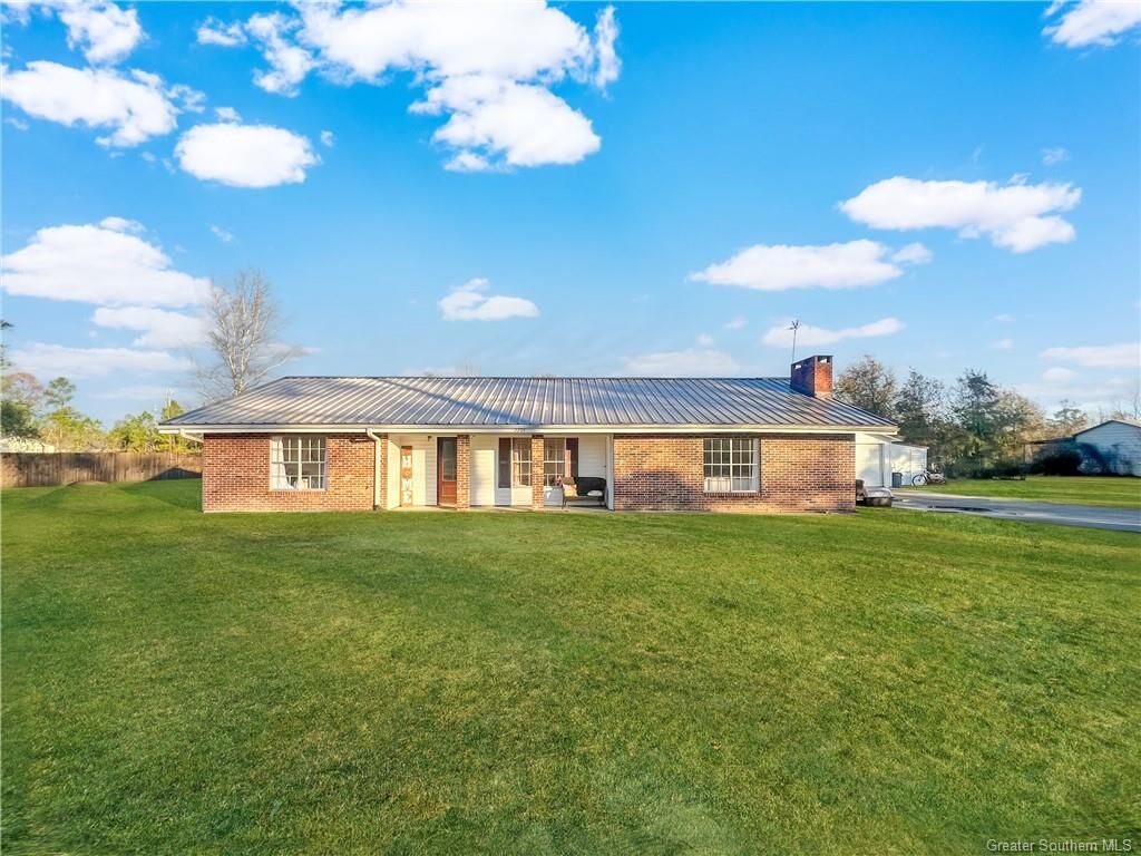 Property Photo:  2294 E Laura Drive E  LA 70611 