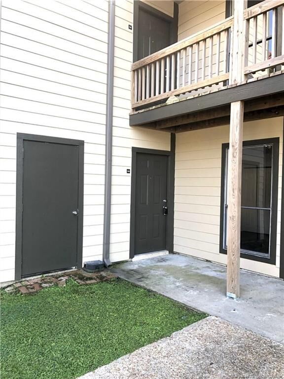 Property Photo: 1020 W McNeese Street W LA 70605