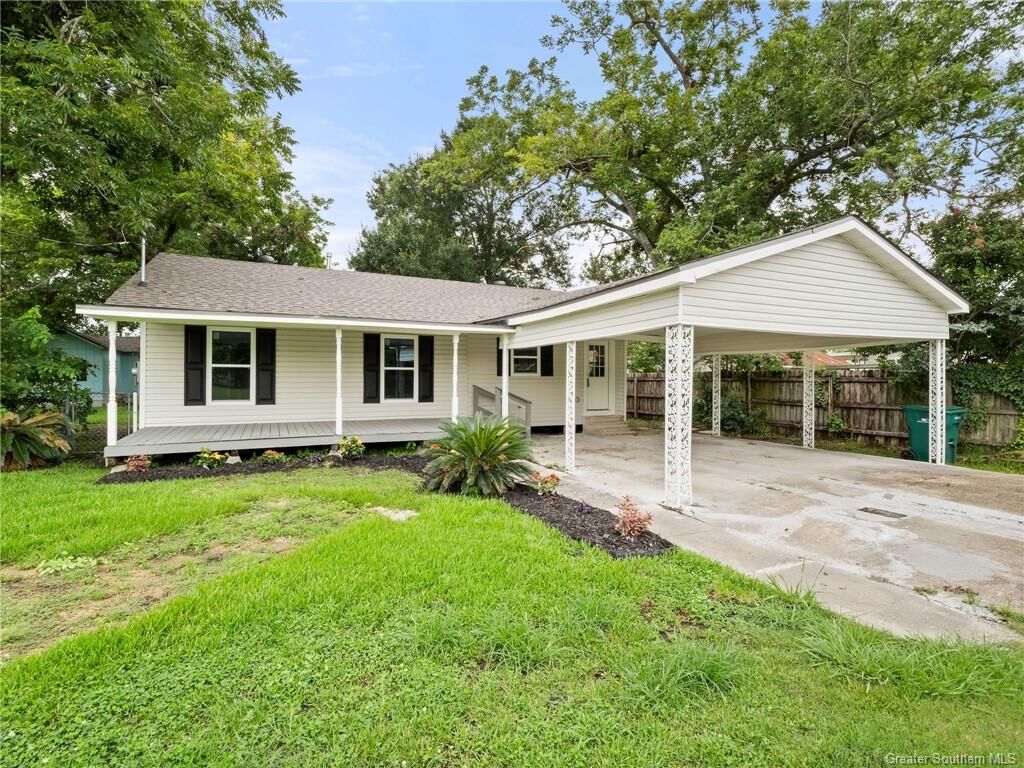 Property Photo: 311 Hildebrandt Street LA 70663