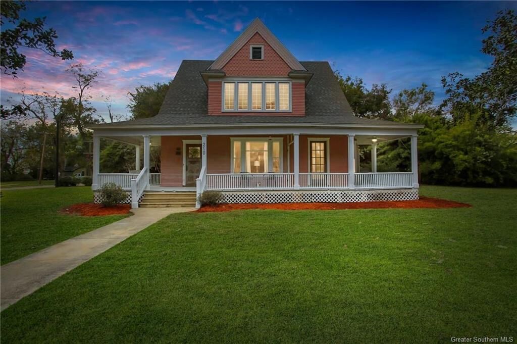 Property Photo:  210 W Nichols Street W  LA 70591 