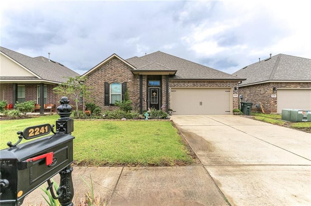 Property Photo: 2241 N Lake Michele Circle N LA 70607