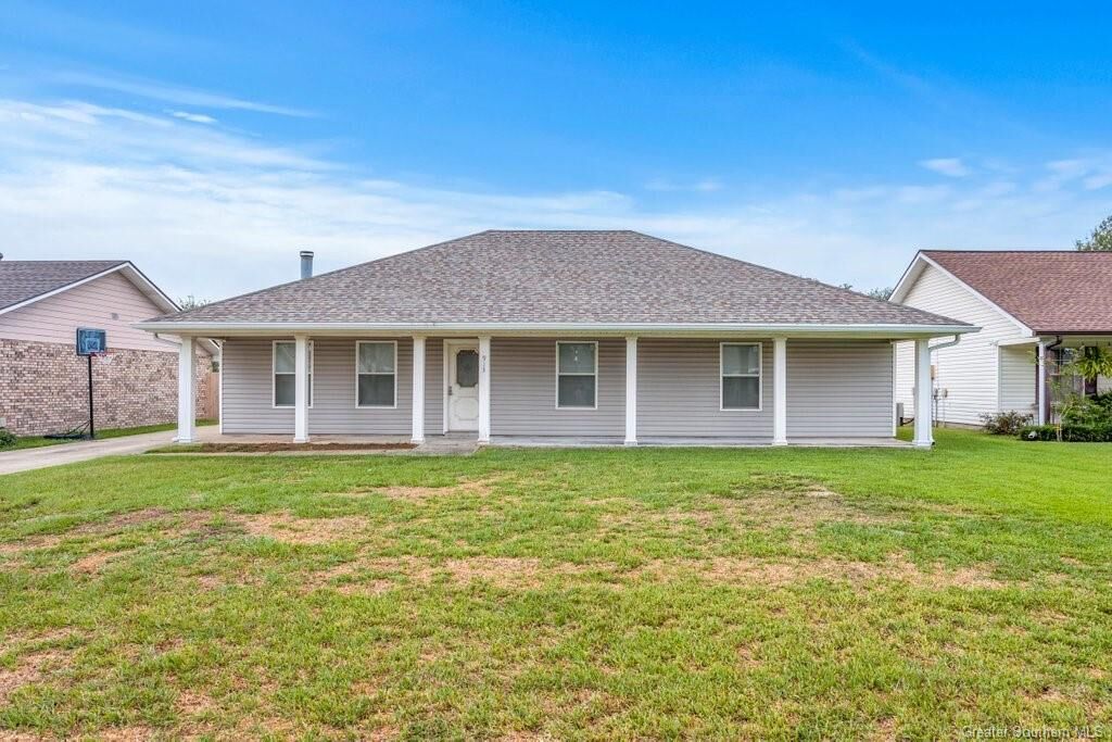 Property Photo:  913 Aberdeen Drive  LA 70605 