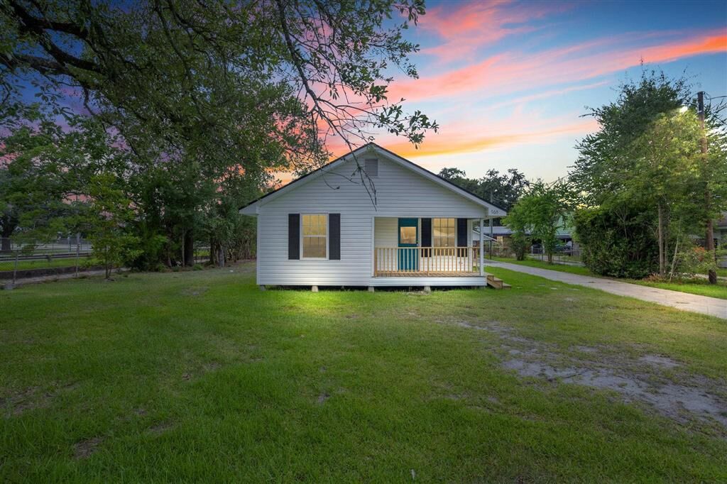 Property Photo:  760 W Phillips Street W  LA 70663