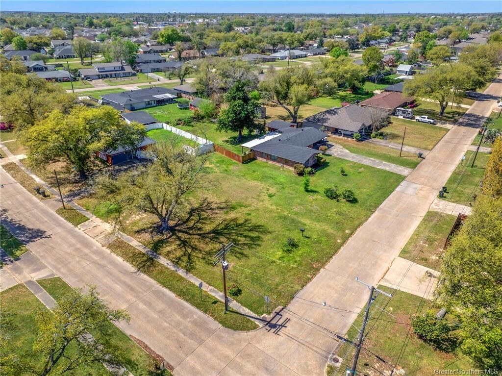 Property Photo:  701 Contour Drive  LA 70605 