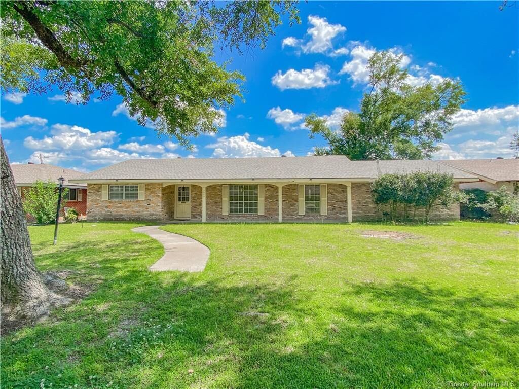 Property Photo:  2412 18th Street  LA 70601 