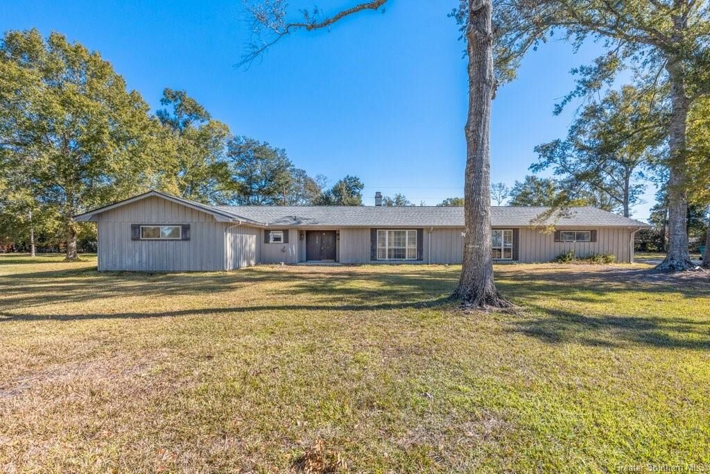 Property Photo: 2358 E Laura Drive E LA 70611