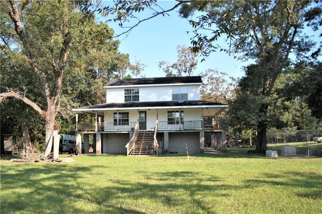 Property Photo: 5890 River Road LA 70615