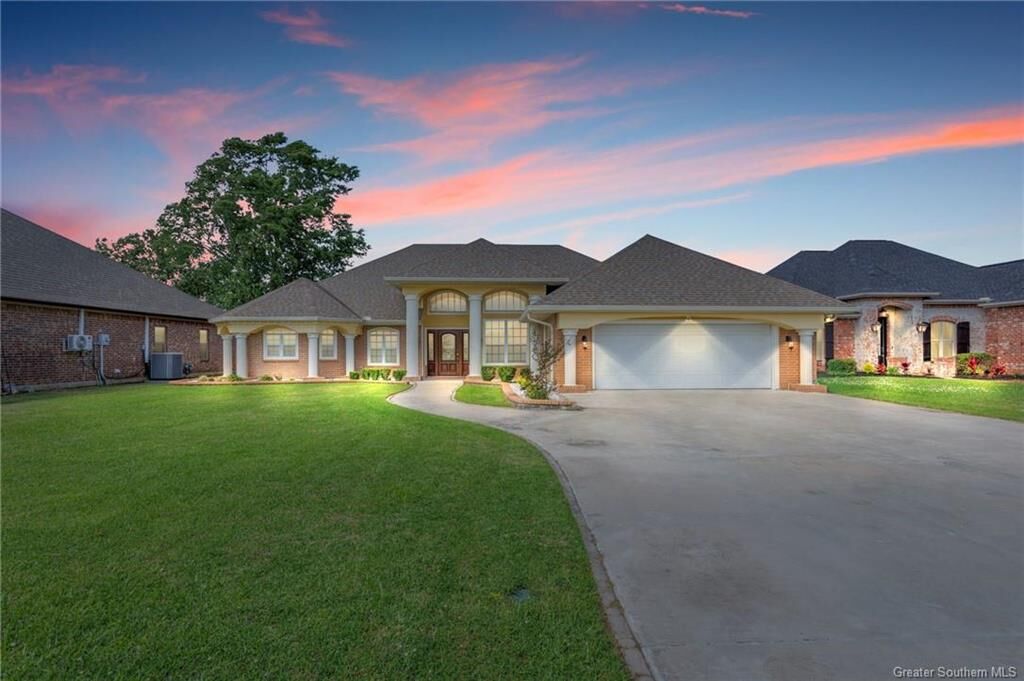 Property Photo: 4012 Woodcrest Street LA 70605