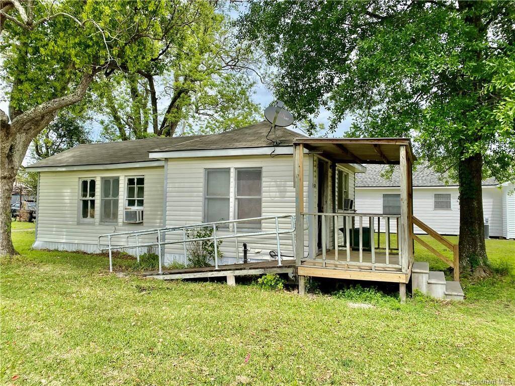 Property Photo: 1530 East Street LA 70668