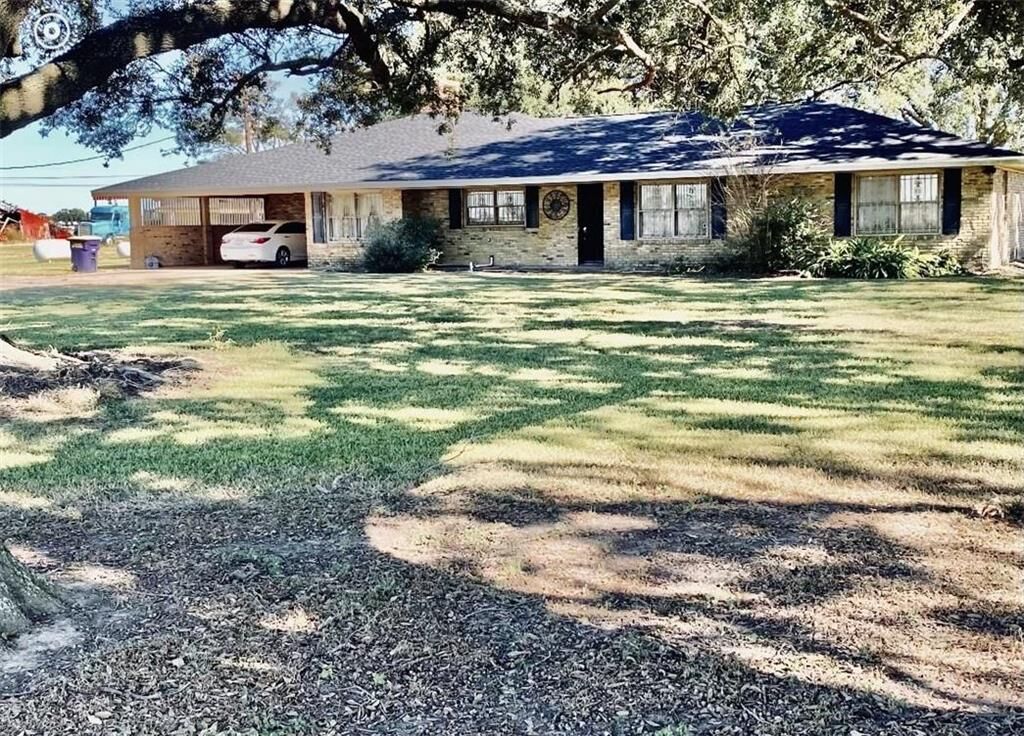 Property Photo: 15200 Farm Supply Road LA 70581
