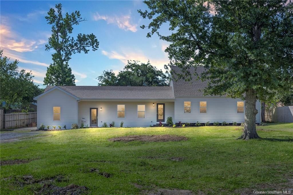 Property Photo: 709 W Lagrange Street W LA 70605
