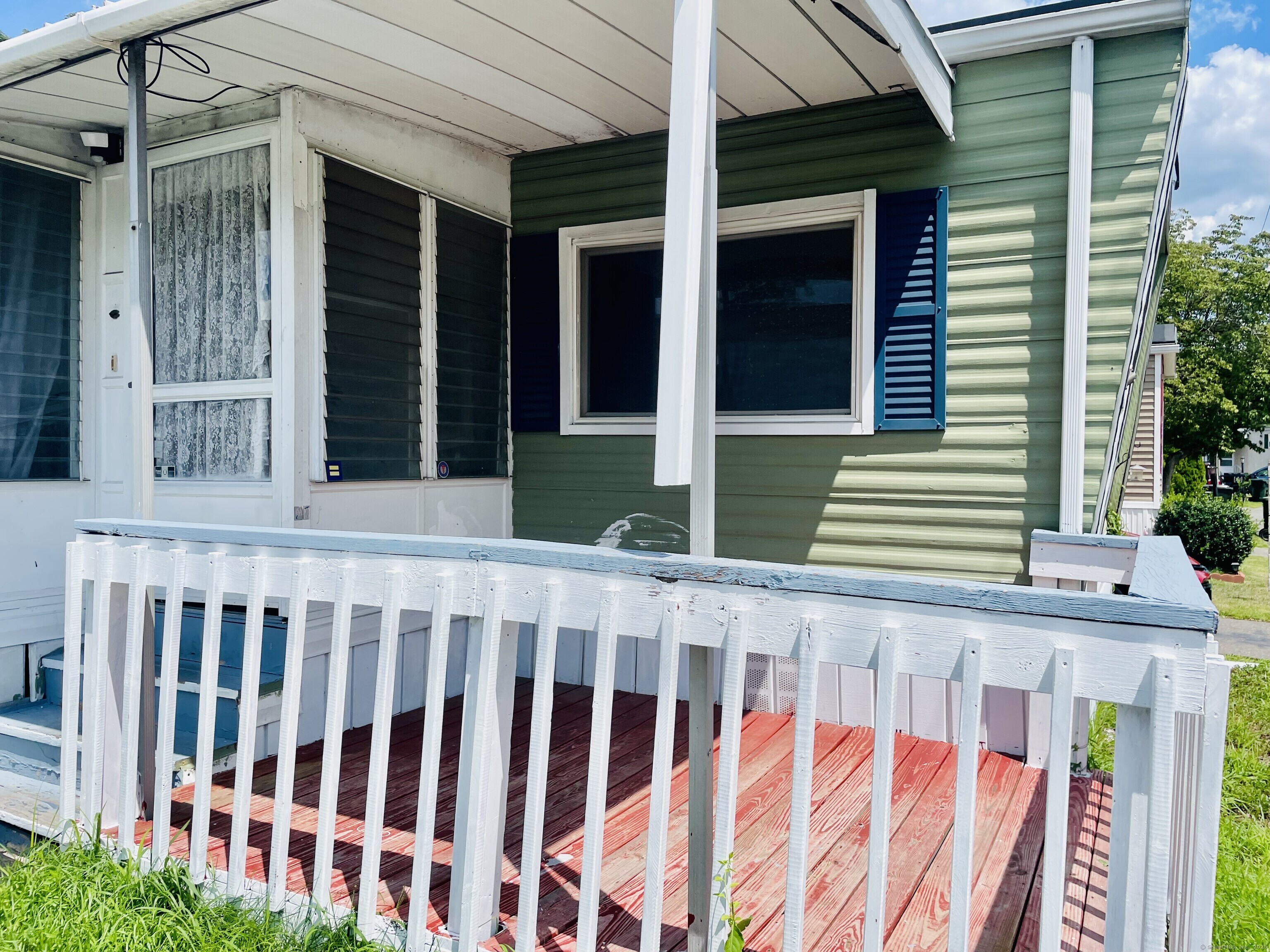 Property Photo:  64 Cheyenne Road  CT 06118 