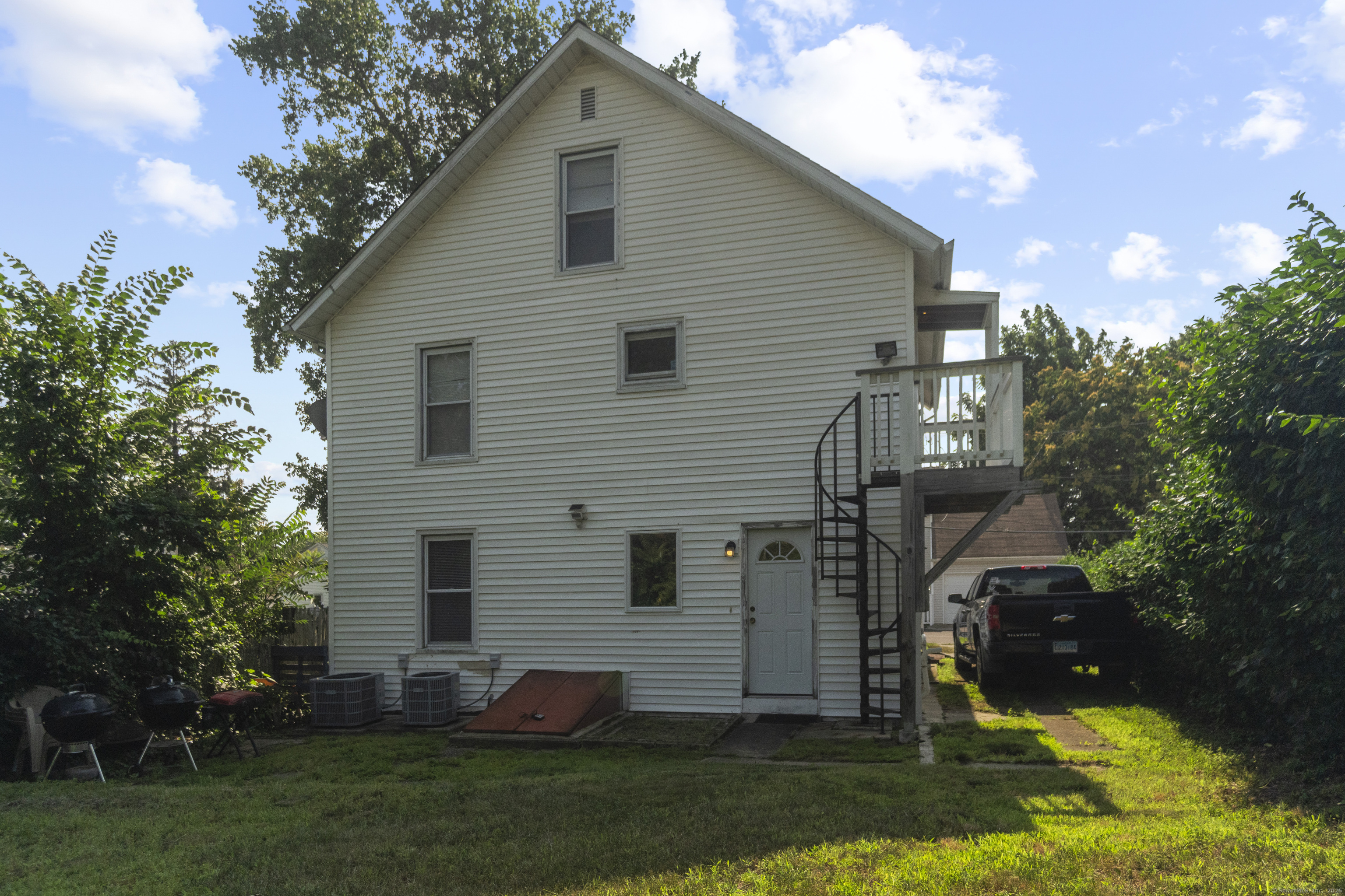 Property Photo: 20 Lincoln Court CT 06320