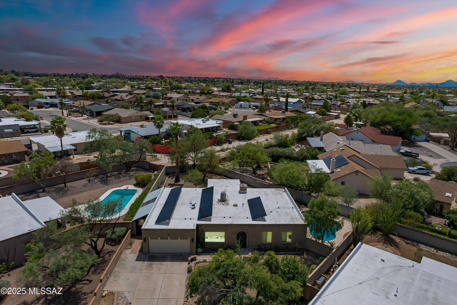 Property Photo: 725 N Bamboo Avenue AZ 85710