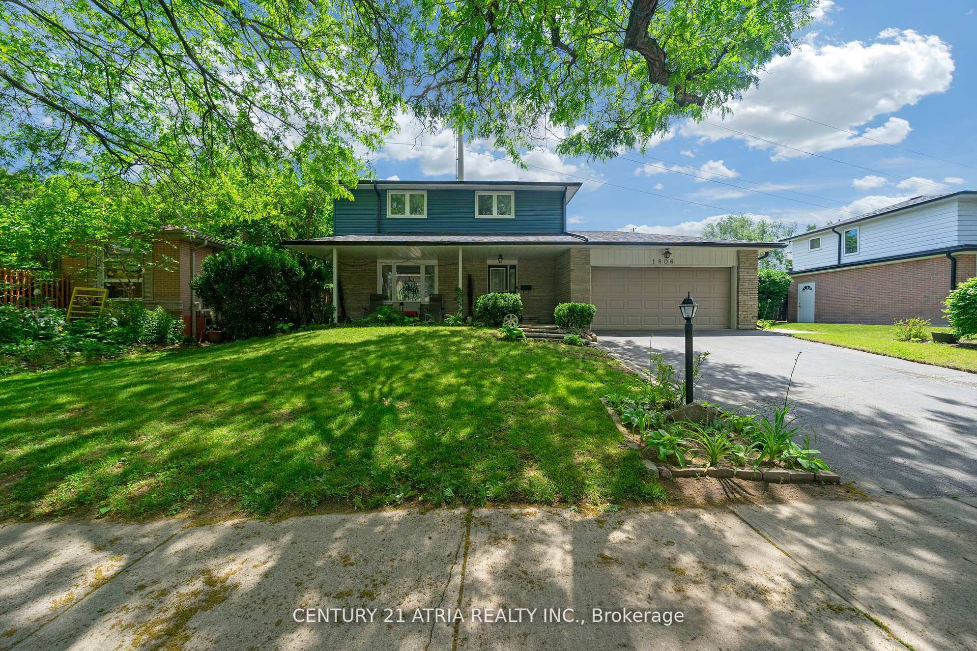 Property Photo: 1806 Barsuda Drive S ON L5J 1V4