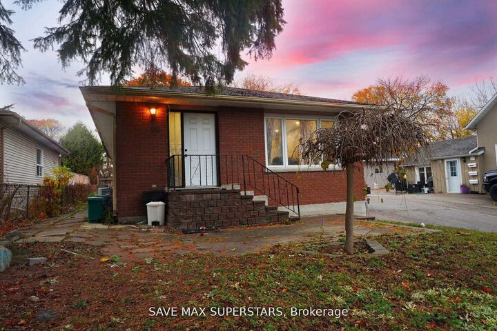 Property Photo:  96 Wellington Street E  ON L4M 2C5 