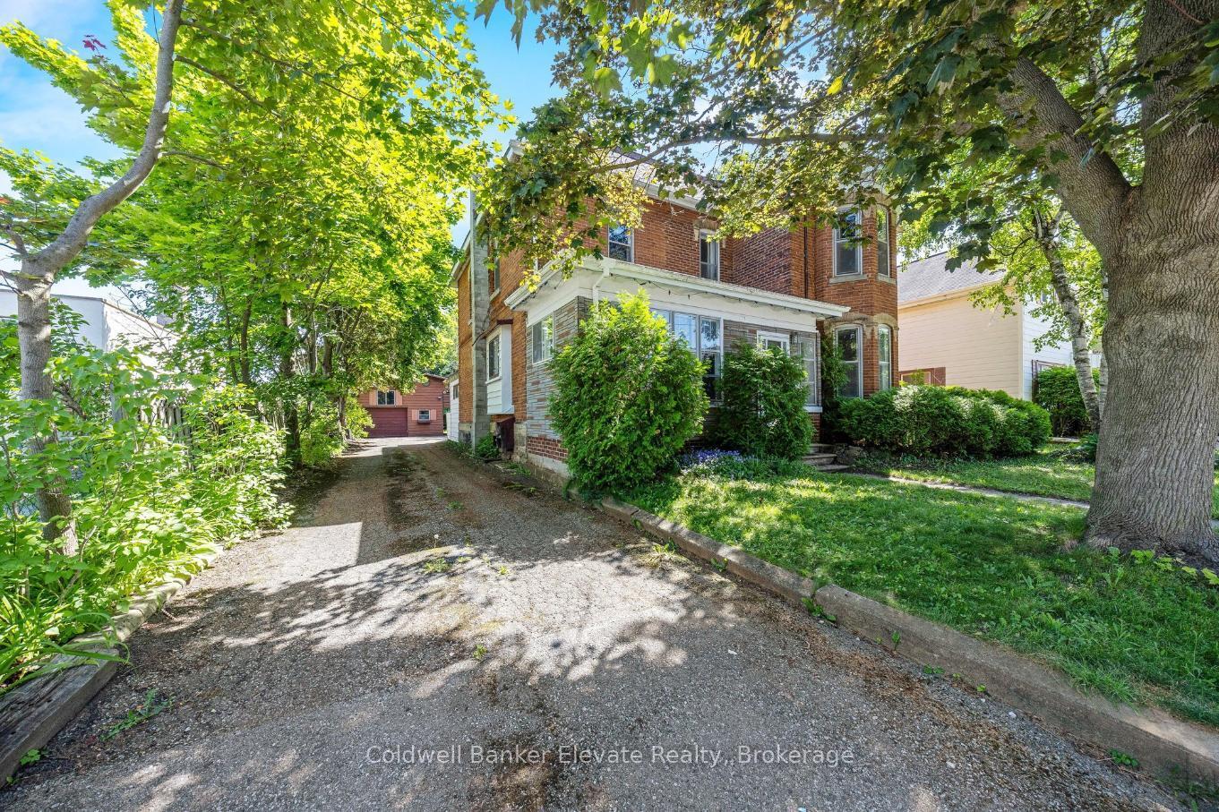 Photo de la propriété: 53 Willow Street N ON L7J 1Z8