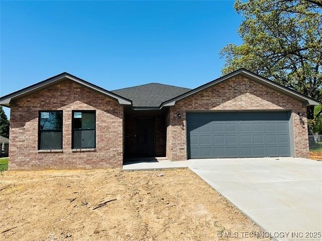 Property Photo:  1004 S Hugo  OK 74948 