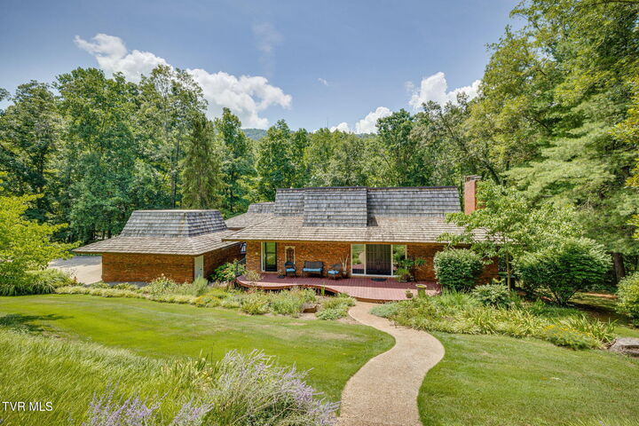 Property Photo: 708 Thornwood Place TN 37660