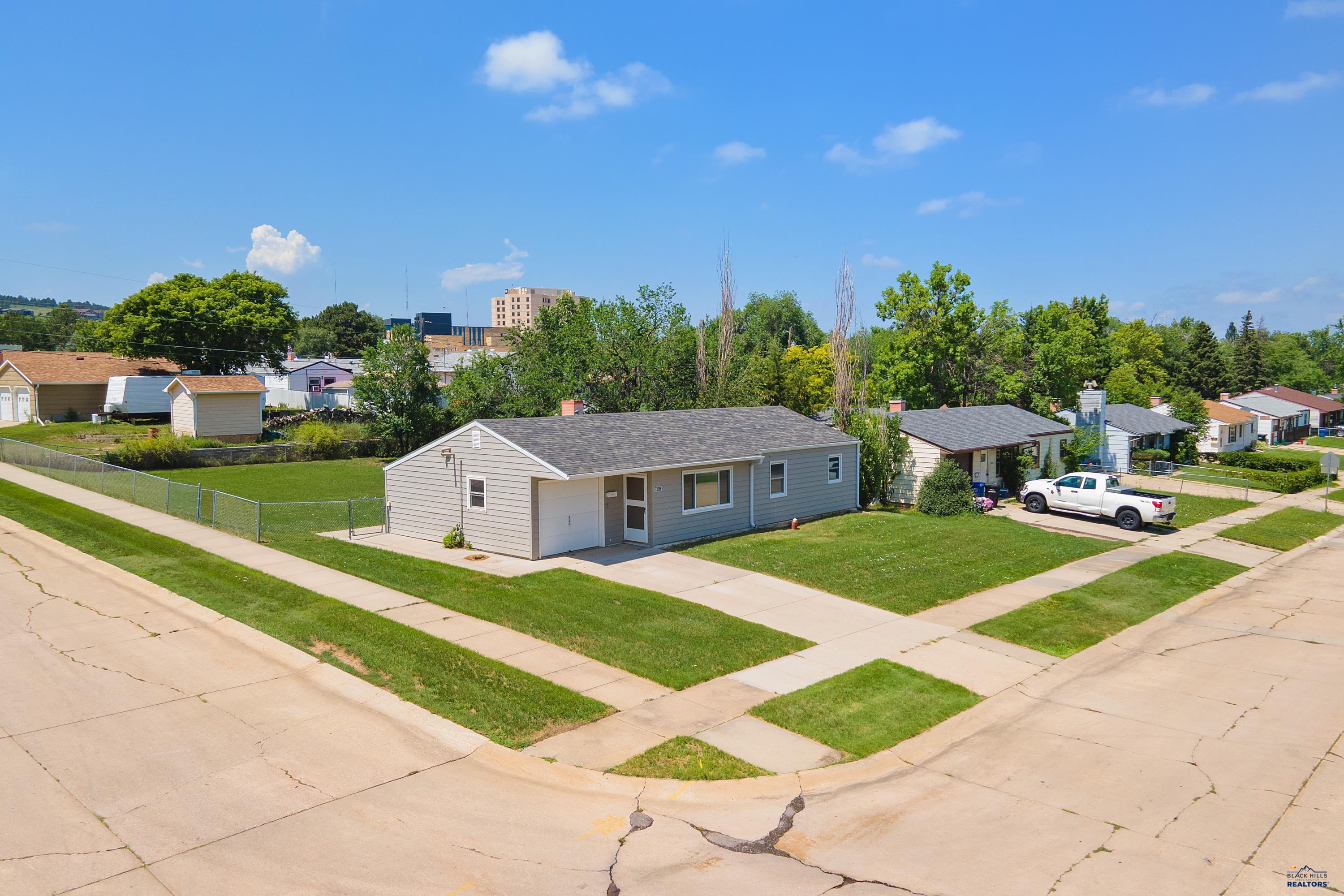 Property Photo: 3209 Lynnwood Ave SD 57701