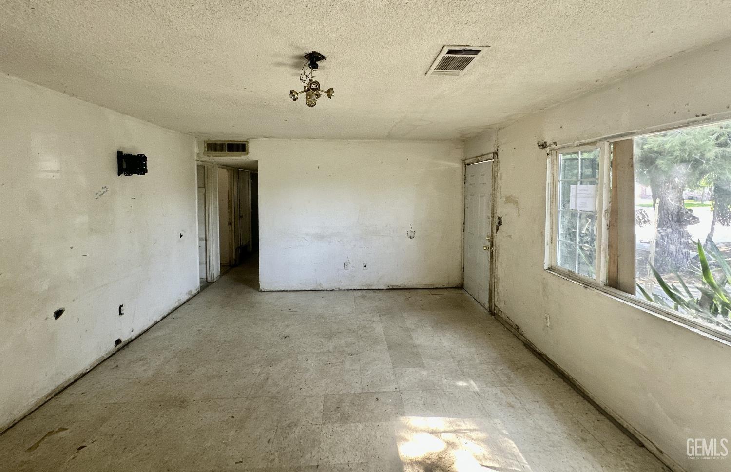 Property Photo:  3435 Moss Street  CA 93312 
