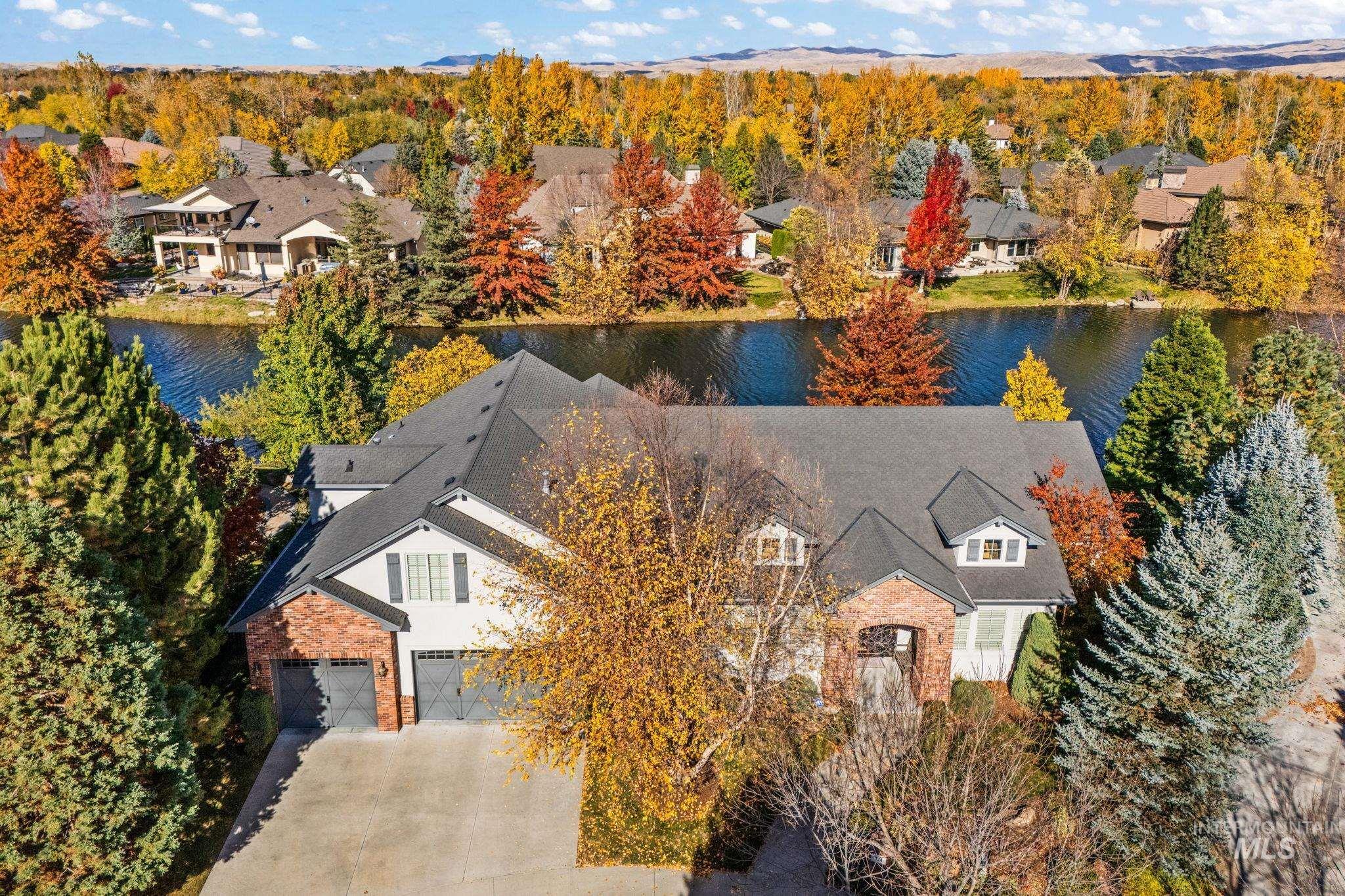 Property Photo: 724 E Lakebrook Lane ID 83616