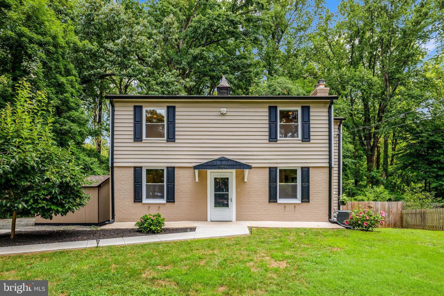 Property Photo: 7004 Chestnut Avenue VA 22042